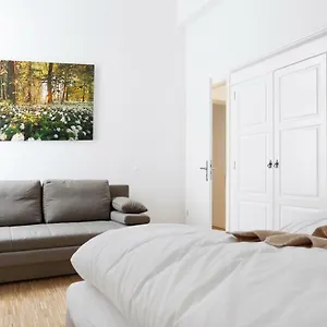 Sc 02 By Rockchair L Superhost Status L 4 Bedrooms Boxspringbeds 2 Bathrooms Balcony Elevator - Cozy Family & Business Flair Welcomes You! , Berlin Deutschland